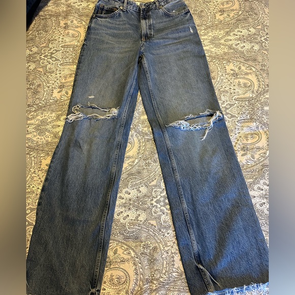 ZARA HIGH RISE WIDE LEG DISTRESSED JEANS - FULL LENGTH - Picture 2 of 7
